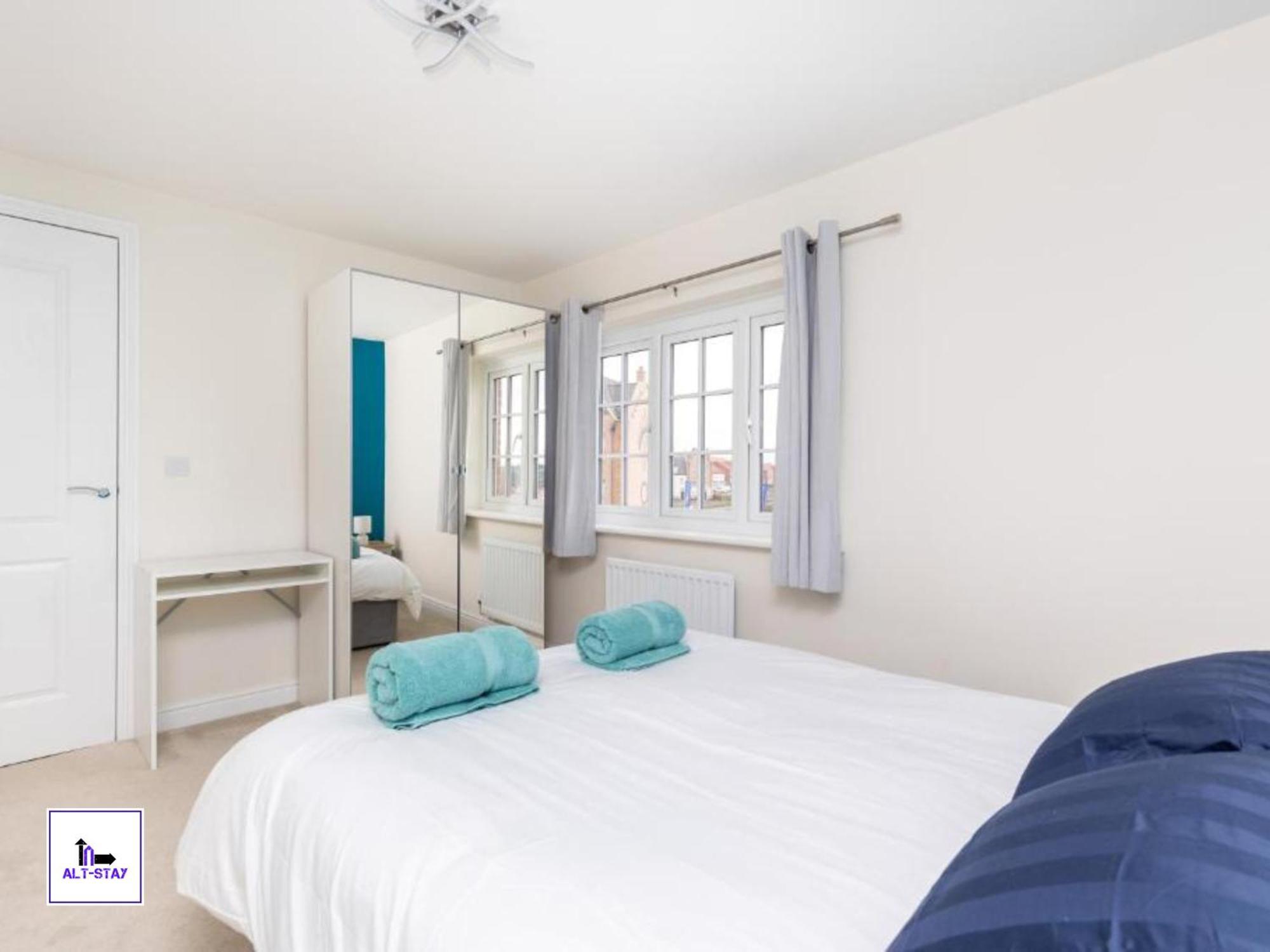 4 Bed 3 Bath - Kirkstall House By Alt-Stay Accommodation - Ideal For Contractors & Remote Workers - Long Stays Welcome Wakefield Extérieur photo