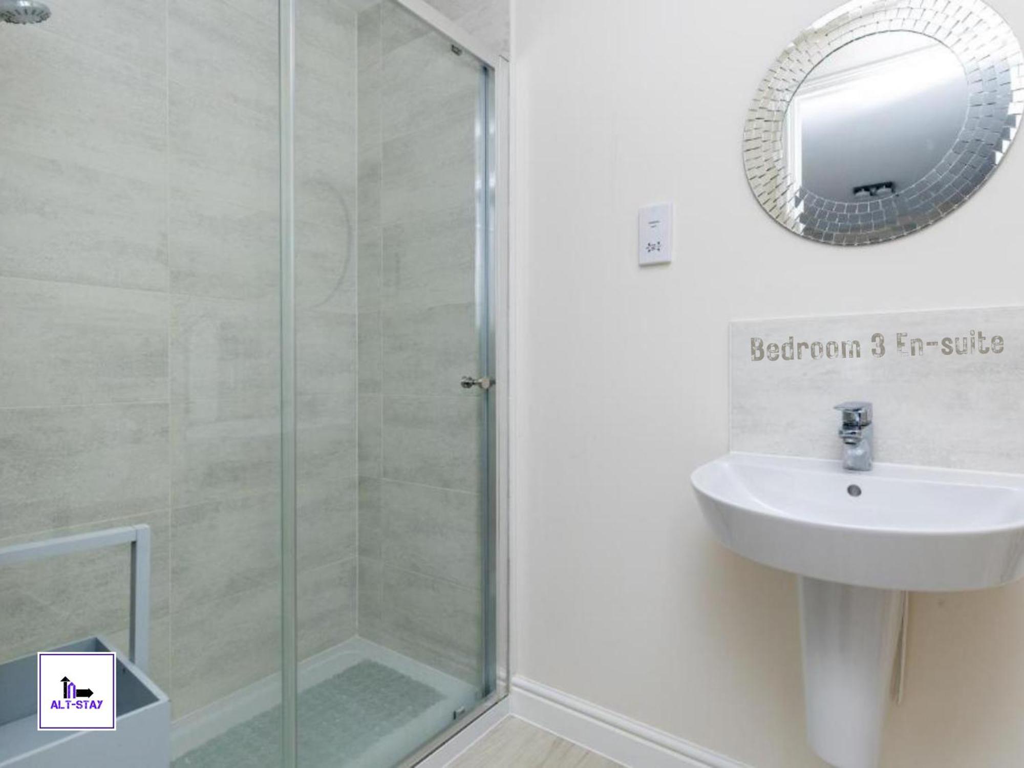 4 Bed 3 Bath - Kirkstall House By Alt-Stay Accommodation - Ideal For Contractors & Remote Workers - Long Stays Welcome Wakefield Extérieur photo