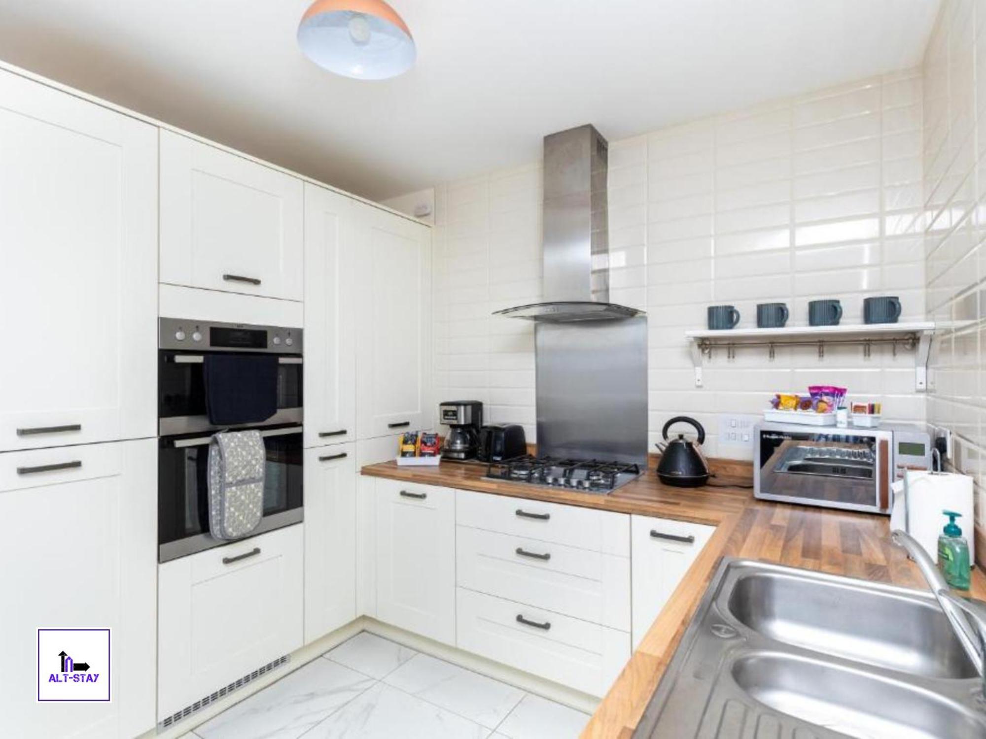 4 Bed 3 Bath - Kirkstall House By Alt-Stay Accommodation - Ideal For Contractors & Remote Workers - Long Stays Welcome Wakefield Extérieur photo