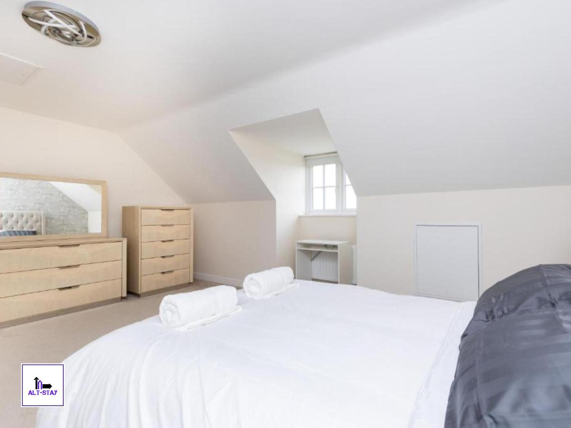 4 Bed 3 Bath - Kirkstall House By Alt-Stay Accommodation - Ideal For Contractors & Remote Workers - Long Stays Welcome Wakefield Extérieur photo