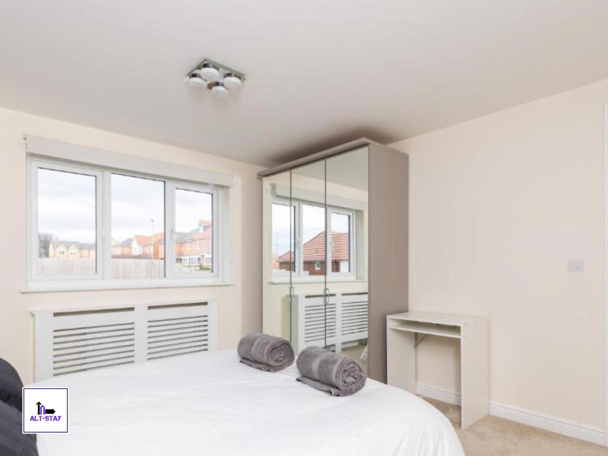 4 Bed 3 Bath - Kirkstall House By Alt-Stay Accommodation - Ideal For Contractors & Remote Workers - Long Stays Welcome Wakefield Extérieur photo
