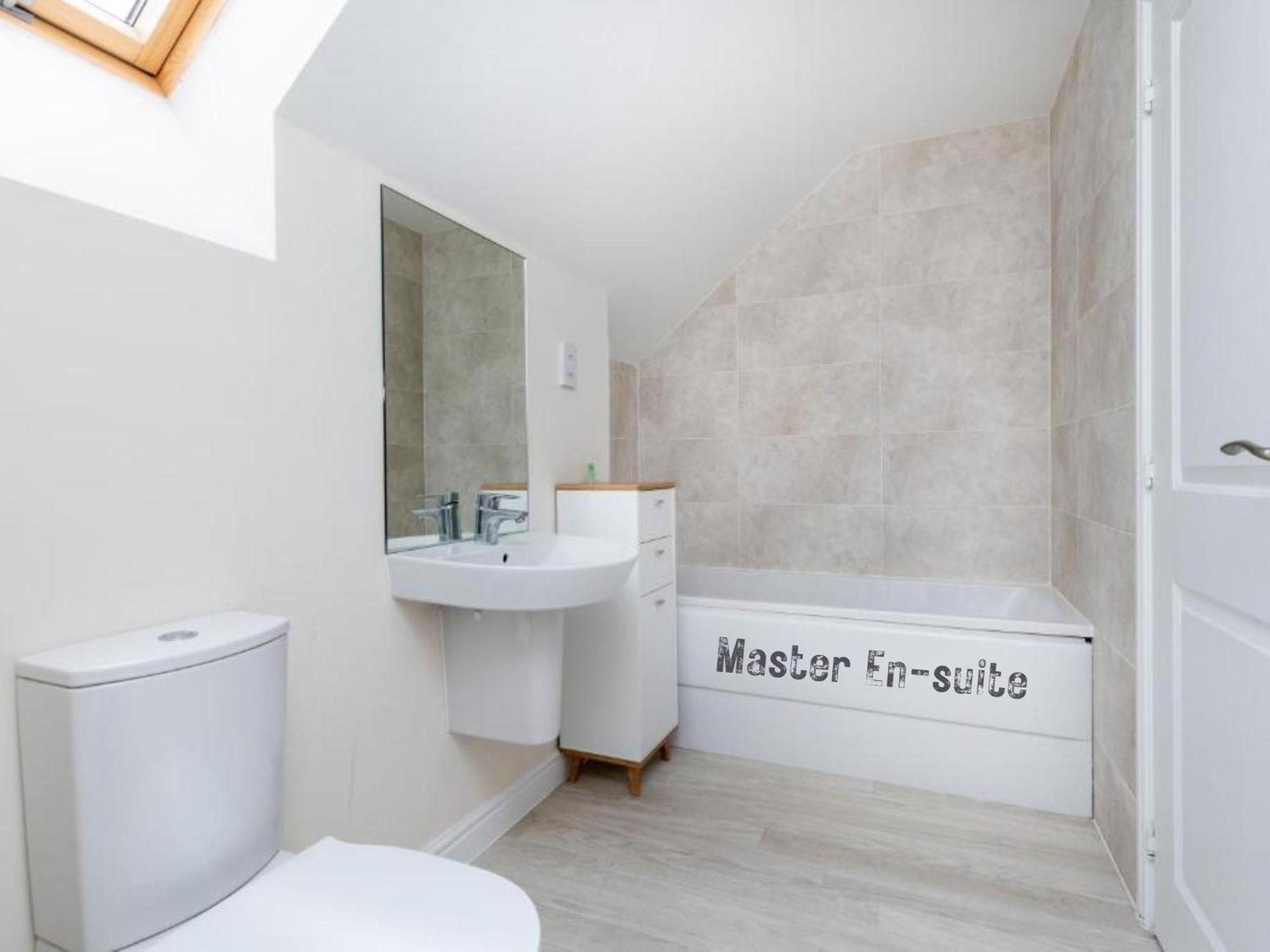 4 Bed 3 Bath - Kirkstall House By Alt-Stay Accommodation - Ideal For Contractors & Remote Workers - Long Stays Welcome Wakefield Extérieur photo